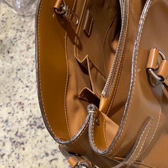 Louis Vuitton Passy Epi Leather - Picture 13 of 14